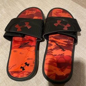 Under Armour Boys Slides Size 6Y